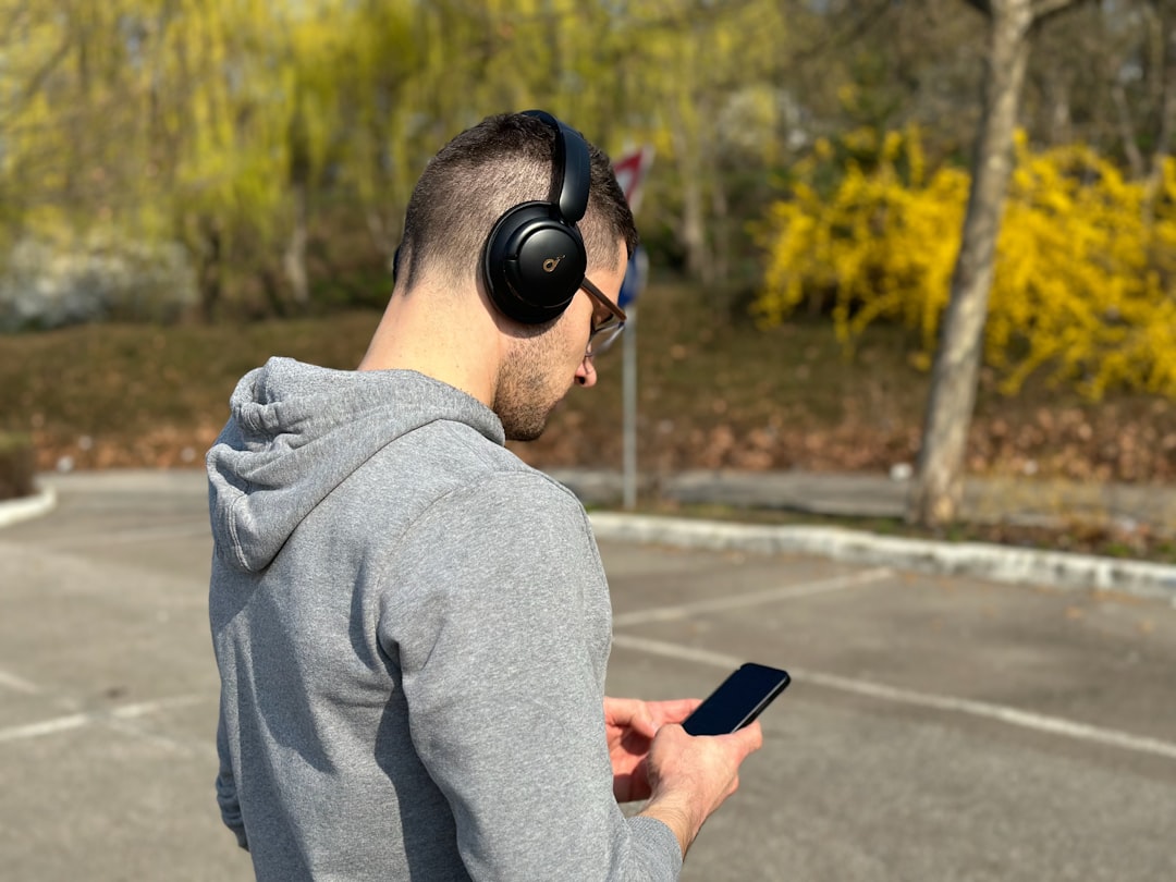 Listen Live: Access Radio Stations from Multiple Countries on Smartphone