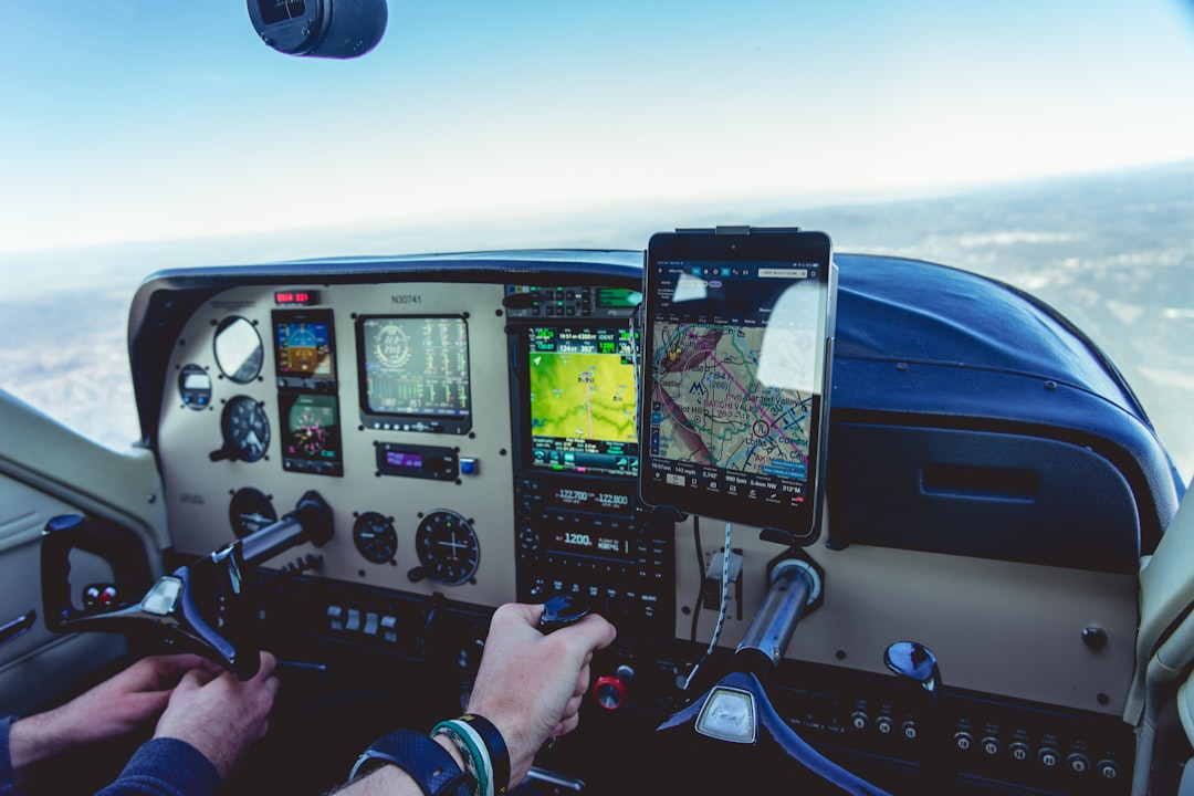 Fly Realistic Aircraft Scenarios and Control Planes via Smartphone