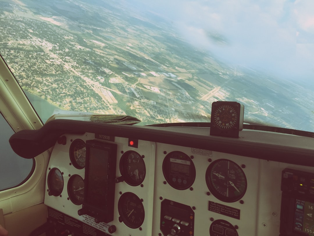 Realistic Mobile Flight Simulator: Experience Flying an Airplane